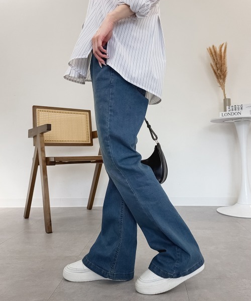 RCD(アールシーディー)の「フレアストレッチデニムパンツ(デニムパンツ・レディース・ブルー/ワンウォッシュ/ネイビー・M/LL/L)」の8枚目の写真