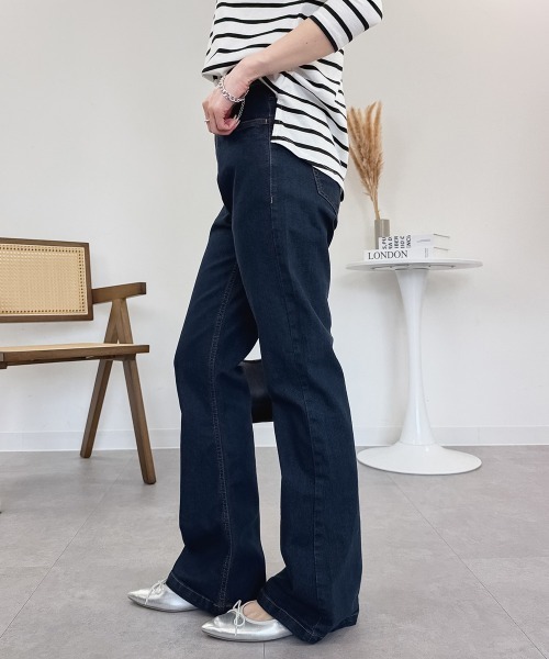 RCD(アールシーディー)の「フレアストレッチデニムパンツ(デニムパンツ・レディース・ブルー/ワンウォッシュ/ネイビー・M/LL/L)」の11枚目の写真