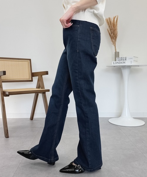 RCD(アールシーディー)の「フレアストレッチデニムパンツ(デニムパンツ・レディース・ブルー/ワンウォッシュ/ネイビー・M/LL/L)」の14枚目の写真