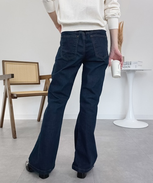 RCD(アールシーディー)の「フレアストレッチデニムパンツ(デニムパンツ・レディース・ブルー/ワンウォッシュ/ネイビー・M/LL/L)」の6枚目の写真