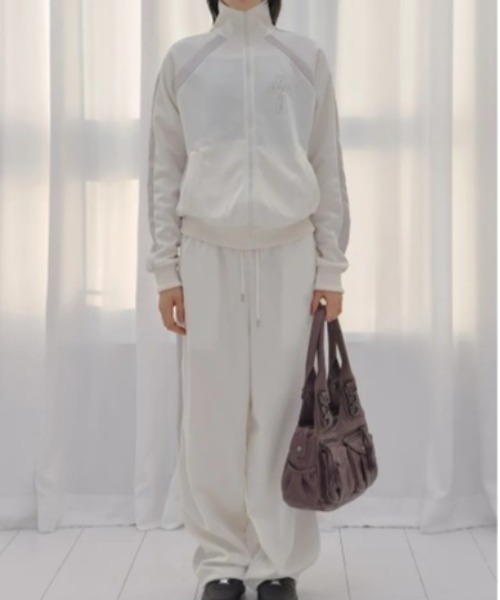FANCY CLUB（ファンシークラブ）の「◇FANCYCLUB◇ブランド直輸入正規品/フロス グロッシー トラック パンツ FROSS GLOSSY TRACK PANTS（その他パンツ・レディース・カーキ/スカイブルー/アイボリー・FREE）」の4枚目の写真