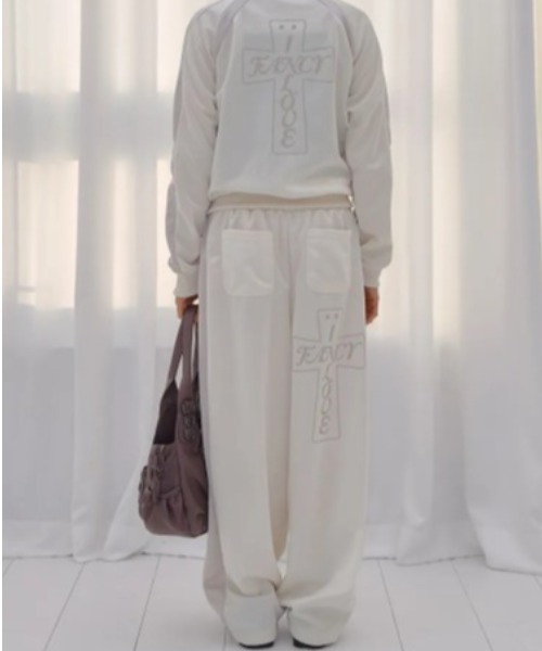 FANCY CLUB（ファンシークラブ）の「◇FANCYCLUB◇ブランド直輸入正規品/フロス グロッシー トラック パンツ FROSS GLOSSY TRACK PANTS（その他パンツ・レディース・カーキ/スカイブルー/アイボリー・FREE）」の6枚目の写真