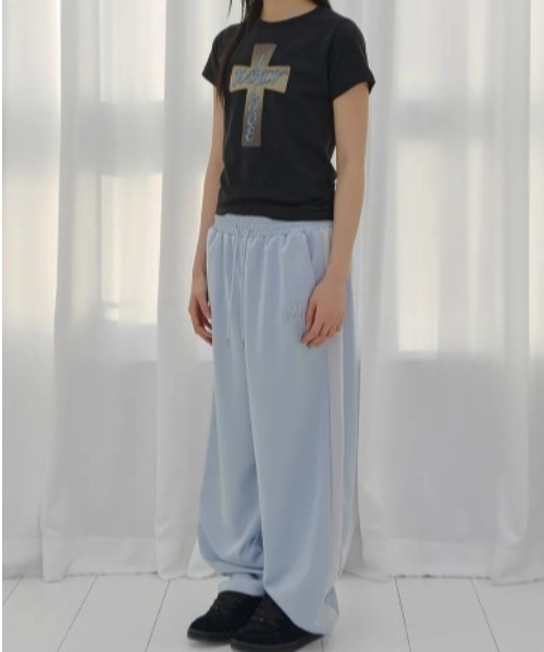 FANCY CLUB（ファンシークラブ）の「◇FANCYCLUB◇ブランド直輸入正規品/フロス グロッシー トラック パンツ FROSS GLOSSY TRACK PANTS（その他パンツ・レディース・カーキ/スカイブルー/アイボリー・FREE）」の9枚目の写真