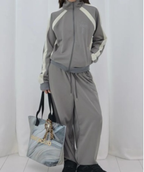 FANCY CLUB（ファンシークラブ）の「◇FANCYCLUB◇ブランド直輸入正規品/フロス グロッシー トラック パンツ FROSS GLOSSY TRACK PANTS（その他パンツ・レディース・カーキ/スカイブルー/アイボリー・FREE）」の16枚目の写真
