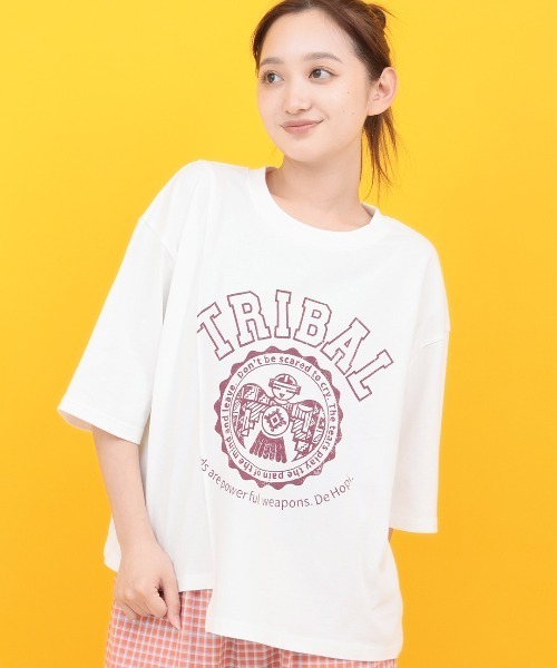 チチカカ(チチカカ)の「Orale! リメイク風カレッジTシャツ(Tシャツ/カットソー・レディース・グリーン/ホワイト/ブラック・FREE)」の1枚目の写真