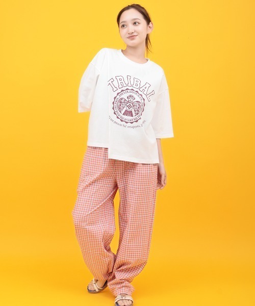 チチカカ(チチカカ)の「Orale! リメイク風カレッジTシャツ(Tシャツ/カットソー・レディース・グリーン/ホワイト/ブラック・FREE)」の4枚目の写真