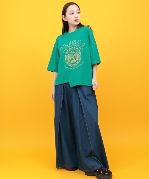 チチカカ(チチカカ)の「Orale! リメイク風カレッジTシャツ(Tシャツ/カットソー・レディース・グリーン/ホワイト/ブラック・FREE)」の6枚目の写真