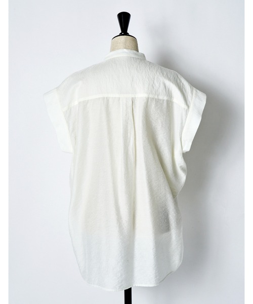 RUMCHE(ラムシェ)の「Layered Tuck Sleeveless Blouse / レイヤードタックノースリーブブラウス(シャツ/ブラウス・レディース・ブラック/ホワイト・FREE)」の16枚目の写真