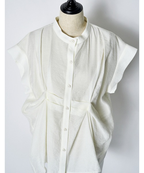 RUMCHE(ラムシェ)の「Layered Tuck Sleeveless Blouse / レイヤードタックノースリーブブラウス(シャツ/ブラウス・レディース・ブラック/ホワイト・FREE)」の17枚目の写真