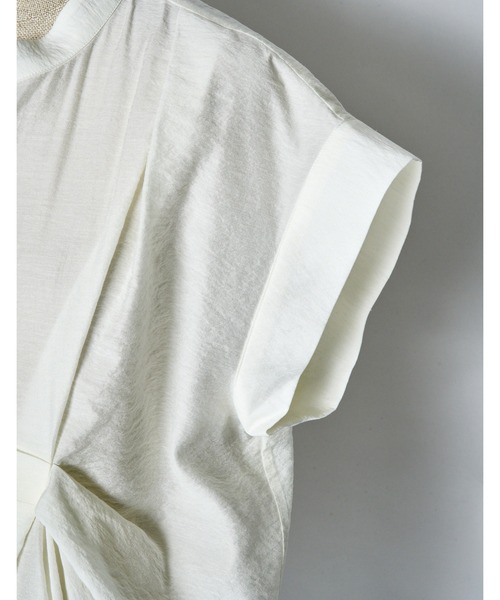RUMCHE(ラムシェ)の「Layered Tuck Sleeveless Blouse / レイヤードタックノースリーブブラウス(シャツ/ブラウス・レディース・ブラック/ホワイト・FREE)」の18枚目の写真