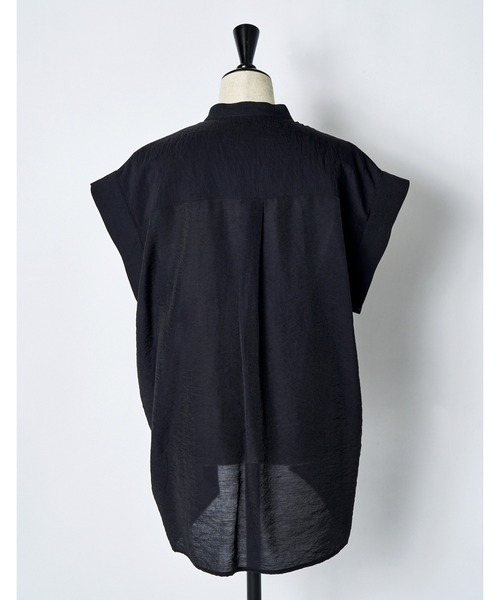 RUMCHE(ラムシェ)の「Layered Tuck Sleeveless Blouse / レイヤードタックノースリーブブラウス(シャツ/ブラウス・レディース・ブラック/ホワイト・FREE)」の13枚目の写真