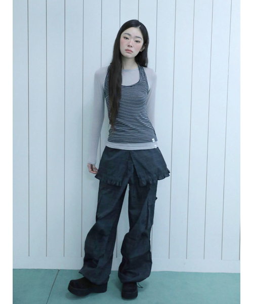 UGLY SHADOW(アグリーシャドウ)の「RUFFLE CHECKERED SKIRT CARGO PANTS(BLACK)(その他パンツ・レディース・その他・MEDIUM/SMALL)」の1枚目の写真
