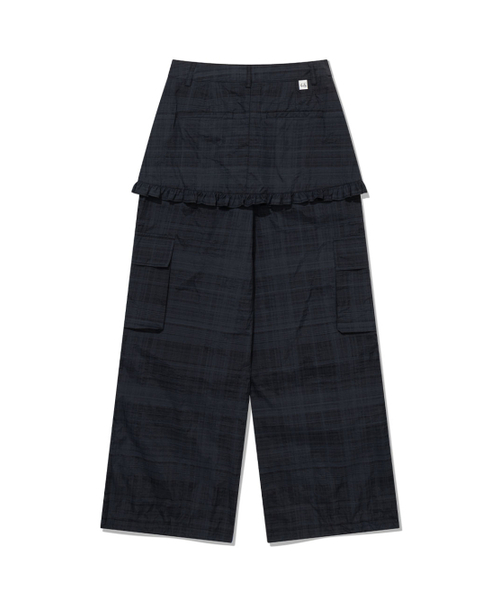 UGLY SHADOW(アグリーシャドウ)の「RUFFLE CHECKERED SKIRT CARGO PANTS(BLACK)(その他パンツ・レディース・その他・MEDIUM/SMALL)」の5枚目の写真