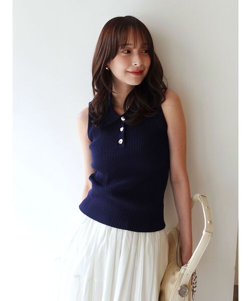 LAGUNAMOON（ラグナムーン）の「シャツカラーノースリニットプルオーバー（ニット/セーター・レディース・ネイビー/グレー/レッド/ピンク・FREE）」の2枚目の写真