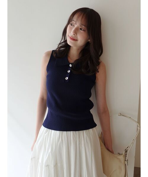 LAGUNAMOON（ラグナムーン）の「シャツカラーノースリニットプルオーバー（ニット/セーター・レディース・ネイビー/グレー/レッド/ピンク・FREE）」の19枚目の写真