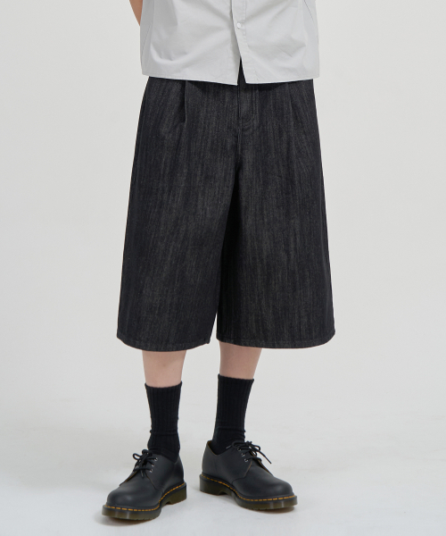 TOFFEE(トフィー)の「ワンタック ロウ バミューダパンツ (ブラック)(デニムパンツ・メンズ・その他・SMALL/MEDIUM/LARGE/X-LARGE)」の1枚目の写真