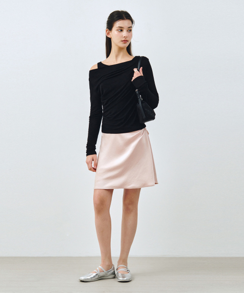 MONGDOL（モンドル）の「[SET] ワンショルダードレーピングレイヤードTシャツ ブラック MDTS088BLACK（Tシャツ/カットソー・レディース・その他・F）」の2枚目の写真