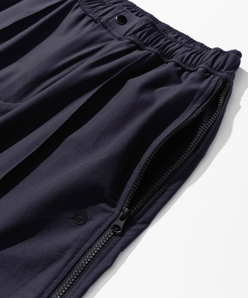 KALAPATTHAR(カラパタール)の「Nylon Span 4 Way Zip Pants - NAVY(その他パンツ・メンズ・その他・MEDIUM/LARGE)」の2枚目の写真