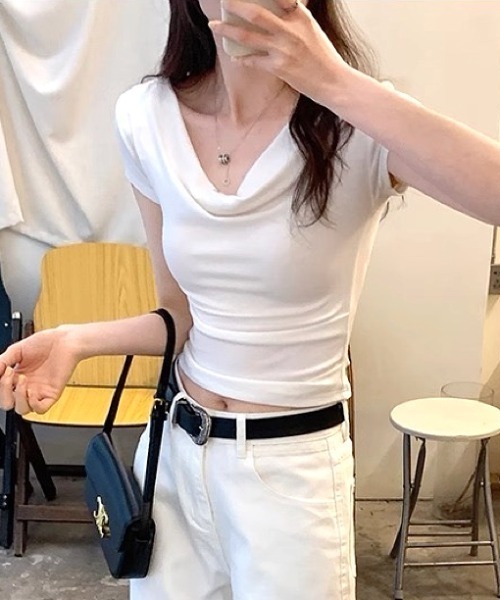 SHEENA(シーナ)の「ドレープワイドネックフィットTシャツ(Tシャツ/カットソー・レディース・クリーム/ブラック/ホワイト/ブラウン/ピンク・M)」の18枚目の写真
