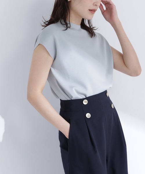 NATURAL BEAUTY BASIC(ナチュラルビューティーベーシック)の「総針ベーシックニット モックネック(ニット/セーター・レディース・オフホワイト/ライトグリーン/レッド/グレイッシュベージュ/ブラック/ダークブラウン・フリ-/FREE)」の1枚目の写真