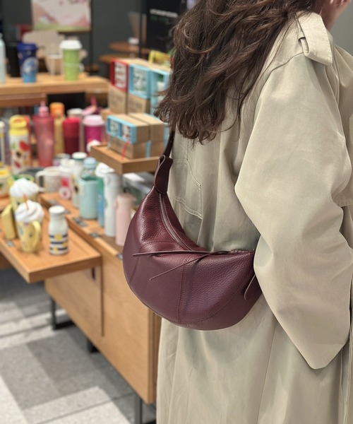 Girly Doll(ガーリードール)の「レザーショルダーバッグ(ショルダーバッグ・レディース・ブラック/グレイッシュベージュ/ボルドー/ブラウン/ホワイト・F)」の1枚目の写真