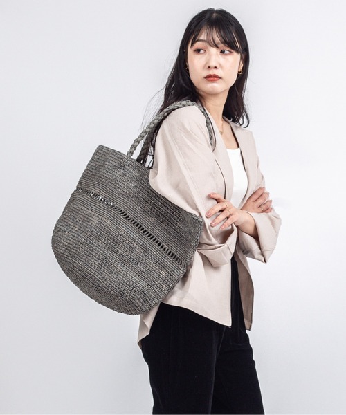 MADE IN MADA(メイドインマダ)の「【MADE IN MADA /メイドインマダ】大きめ かごバッグ ラフィア トートバッグ ハンドバッグ(かごバッグ・レディース・ベージュ系その他/ライトグレー/ナチュラル・FREE)」の1枚目の写真
