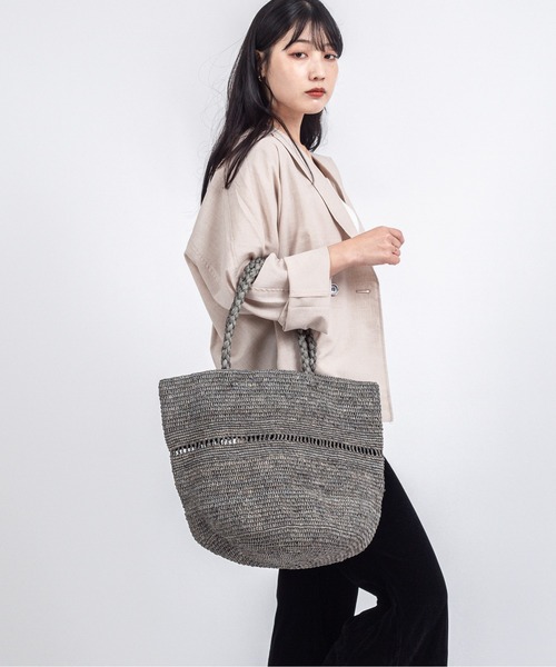 MADE IN MADA(メイドインマダ)の「【MADE IN MADA /メイドインマダ】大きめ かごバッグ ラフィア トートバッグ ハンドバッグ(かごバッグ・レディース・ベージュ系その他/ライトグレー/ナチュラル・FREE)」の11枚目の写真