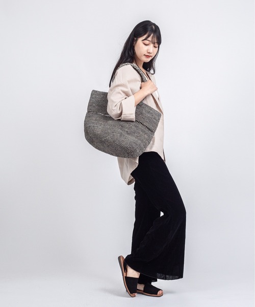 MADE IN MADA(メイドインマダ)の「【MADE IN MADA /メイドインマダ】大きめ かごバッグ ラフィア トートバッグ ハンドバッグ(かごバッグ・レディース・ベージュ系その他/ライトグレー/ナチュラル・FREE)」の14枚目の写真