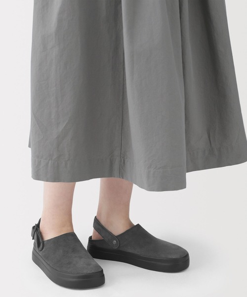MUJI Labo（ムジラボ）の「〔MUJI Labo〕婦人　レザー　ヒールベルトクロッグシューズ（その他シューズ・レディース・ダークグレー/ブラック・22.5cm/23.0cm/23.5cm/24.0cm/25.0cm）」の12枚目の写真