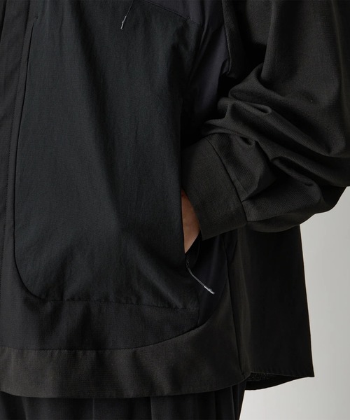 WHITE MOUNTAINEERING(ホワイトマウンテニアリング)の「【White Mountaineering/ホワイトマウンテニアリング】MULTI POCKET SHIRT(シャツ/ブラウス・メンズ・ブラック・1/2)」の2枚目の写真