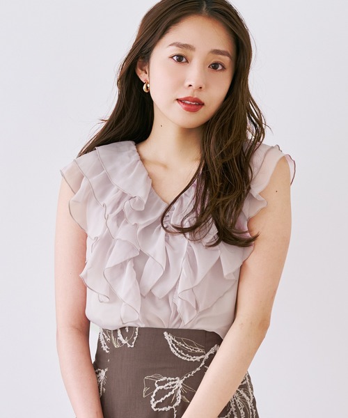 MISCH MASCH(ミッシュマッシュ)の「2026春夏新作 パウダーシフォンラッフルバックリボンブラウス(シャツ/ブラウス・レディース・ブラウン/ピンク/グレー・フリ-)」の1枚目の写真