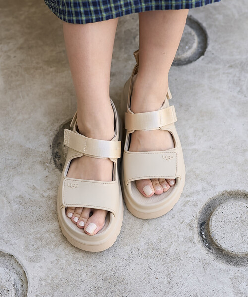 UGG（アグ）の「UGG/アグ W GOLDENGLOW[23.0cm～24.0cm展開]/ゴールデングロウ（サンダル・レディース・ブラック/ベージュ・7/6）」の4枚目の写真