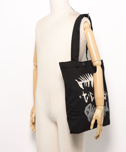TCSS(ティーシーエスエス)の「BAG/Critical Slide(TCSS)クリティカルスライド フィッシュボーン プリント トートバッグ キャンバスバッグ ワンショルダーバッグ 肩掛け A4収納 サーフ ストリート(トートバッグ・メンズ・ブラック・FREE)」の2枚目の写真
