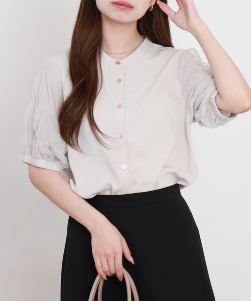 Anna Nicola(アンナニコラ)の「Anna Nicola シャーリングスリーブブラウス(シャツ/ブラウス・レディース・ブラック/ベージュ/ライトグリーン・38)」の1枚目の写真