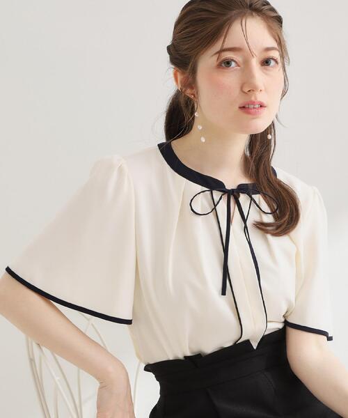 couture brooch(クチュールブローチ)の「【洗濯機可】配色パイピング ブラウス(シャツ/ブラウス・レディース・ネイビー系4/アイボリー系4/ライトグレー系4・40/38/36/42)」の3枚目の写真