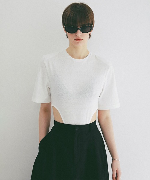 CLANE（クラネ）の「POWER SHOULDER BODYSUITS（Tシャツ/カットソー・レディース・ホワイト/グレー/ピンク・1/2）」の6枚目の写真
