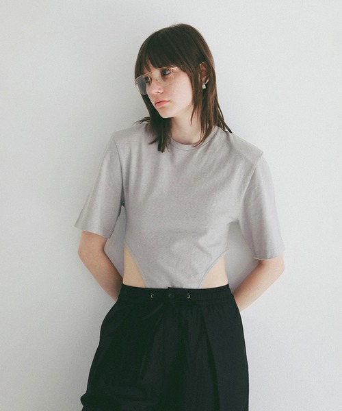 CLANE（クラネ）の「POWER SHOULDER BODYSUITS（Tシャツ/カットソー・レディース・ホワイト/グレー/ピンク・1/2）」の10枚目の写真