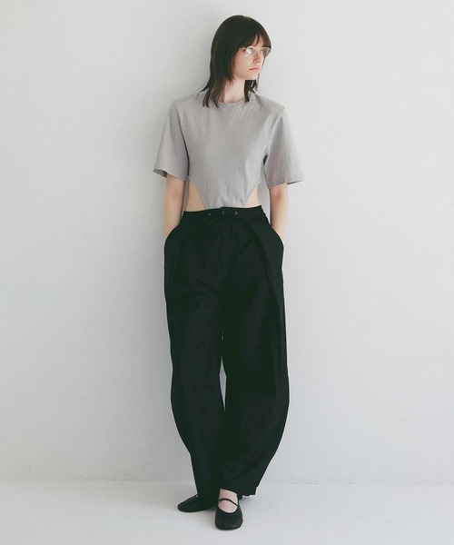 CLANE（クラネ）の「POWER SHOULDER BODYSUITS（Tシャツ/カットソー・レディース・ホワイト/グレー/ピンク・1/2）」の13枚目の写真
