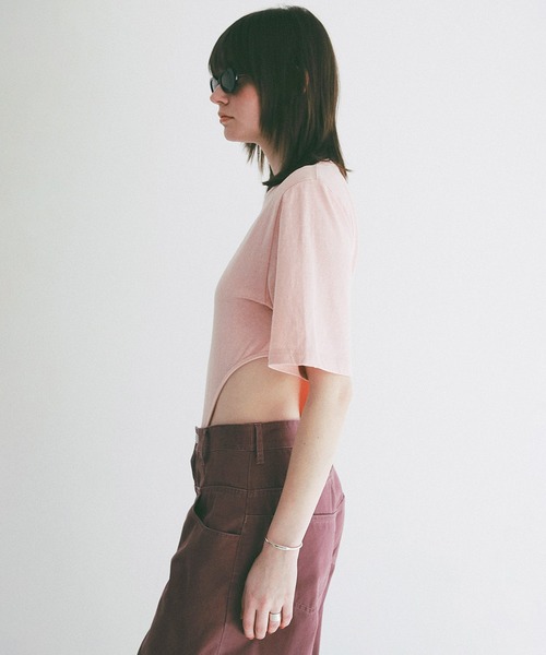 CLANE（クラネ）の「POWER SHOULDER BODYSUITS（Tシャツ/カットソー・レディース・ホワイト/グレー/ピンク・1/2）」の16枚目の写真