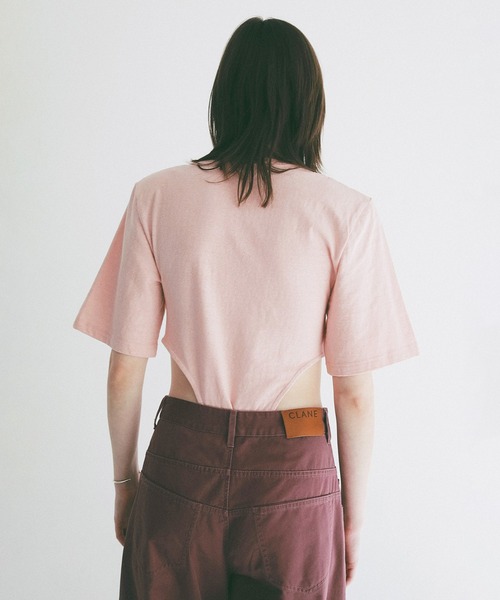 CLANE（クラネ）の「POWER SHOULDER BODYSUITS（Tシャツ/カットソー・レディース・ホワイト/グレー/ピンク・1/2）」の17枚目の写真