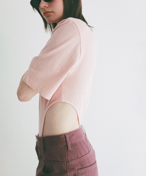 CLANE（クラネ）の「POWER SHOULDER BODYSUITS（Tシャツ/カットソー・レディース・ホワイト/グレー/ピンク・1/2）」の18枚目の写真