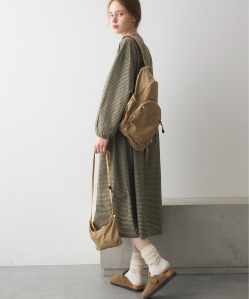 Crisp（クリスプ）の「ripstop compact back pack / リップストップコンパクトバックパック（バックパック/リュック・レディース・ベージュ/ブラック・ONESIZE）」の11枚目の写真