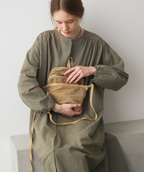 Crisp（クリスプ）の「ripstop compact back pack / リップストップコンパクトバックパック（バックパック/リュック・レディース・ベージュ/ブラック・ONESIZE）」の16枚目の写真
