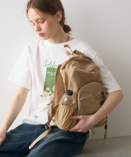 Crisp（クリスプ）の「ripstop compact back pack / リップストップコンパクトバックパック（バックパック/リュック・レディース・ベージュ/ブラック・ONESIZE）」の3枚目の写真