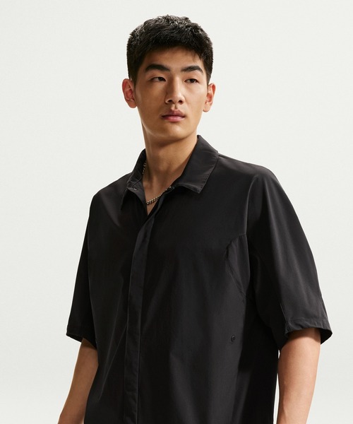 NIKE(ナイキ)の「NIKE NK UV TECH SS SUN SHIRT II2351(シャツ/ブラウス・メンズ・ブラック・M/L)」の1枚目の写真