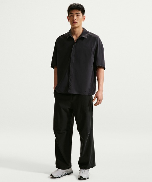 NIKE(ナイキ)の「NIKE NK UV TECH SS SUN SHIRT II2351(シャツ/ブラウス・メンズ・ブラック・M/L)」の4枚目の写真