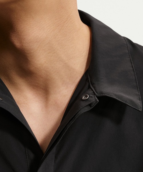 NIKE(ナイキ)の「NIKE NK UV TECH SS SUN SHIRT II2351(シャツ/ブラウス・メンズ・ブラック・M/L)」の6枚目の写真