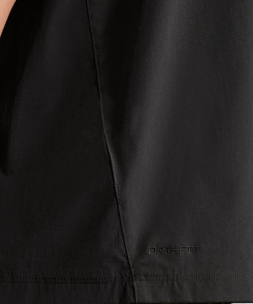 NIKE(ナイキ)の「NIKE NK UV TECH SS SUN SHIRT II2351(シャツ/ブラウス・メンズ・ブラック・M/L)」の10枚目の写真
