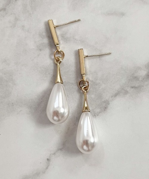 yu-ka(ユーカ)の「YU-KA:パールドロップスイングピアス Pearl Drop Swing Earrings(ピアス(両耳用)・レディース・ホワイト・FREE)」の1枚目の写真