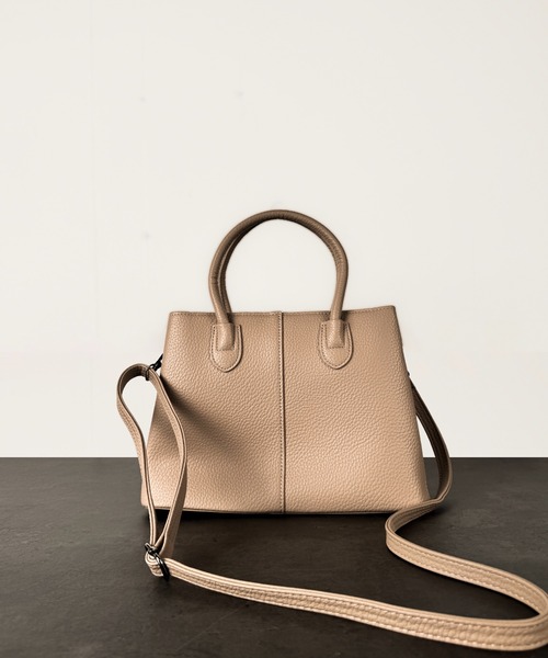 folka(フォルカ)の「6C106 センターシーム2WAYハンドバッグ(ハンドバッグ・レディース・ブラック/ベージュ・ONESIZE)」の1枚目の写真